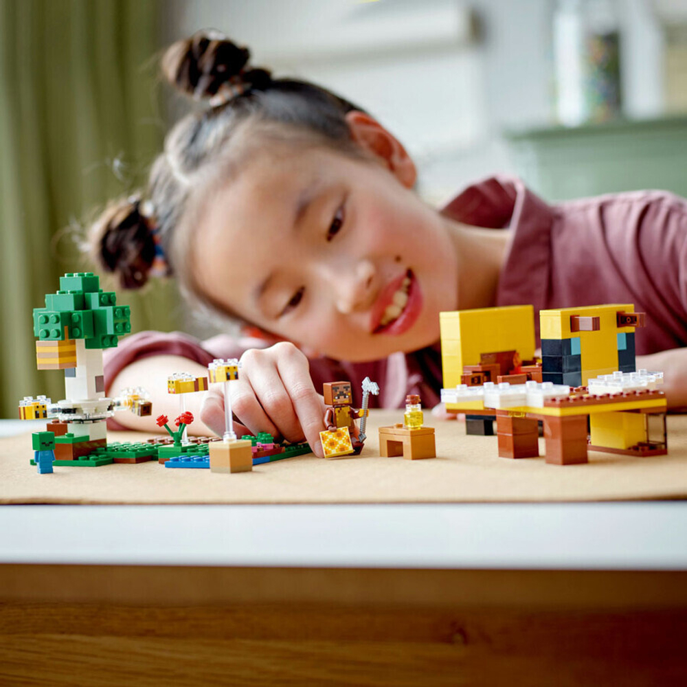 Конструктор LEGO Minecraft 21241 Пчелиный коттедж