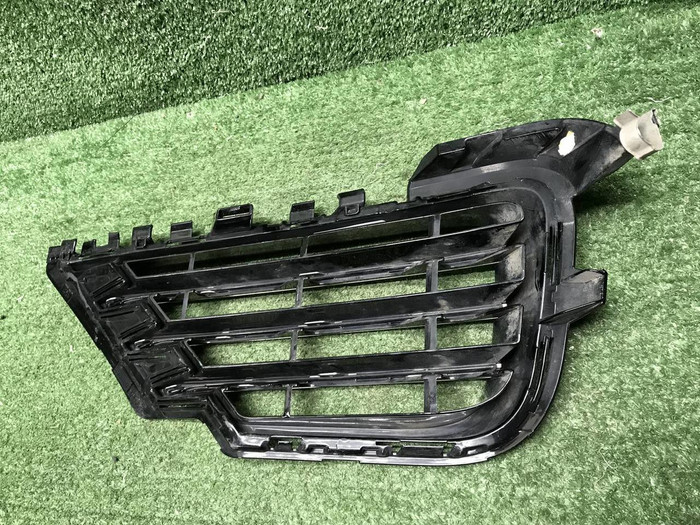 Решетка перед бампера VW Touareg 2 NF 14-18 R-Line