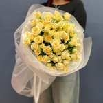 Букет из кустовых кремовых роз #37