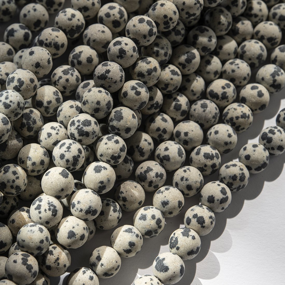 Аплит сатиновый натуральный (Яшма далматин), 10мм, шар