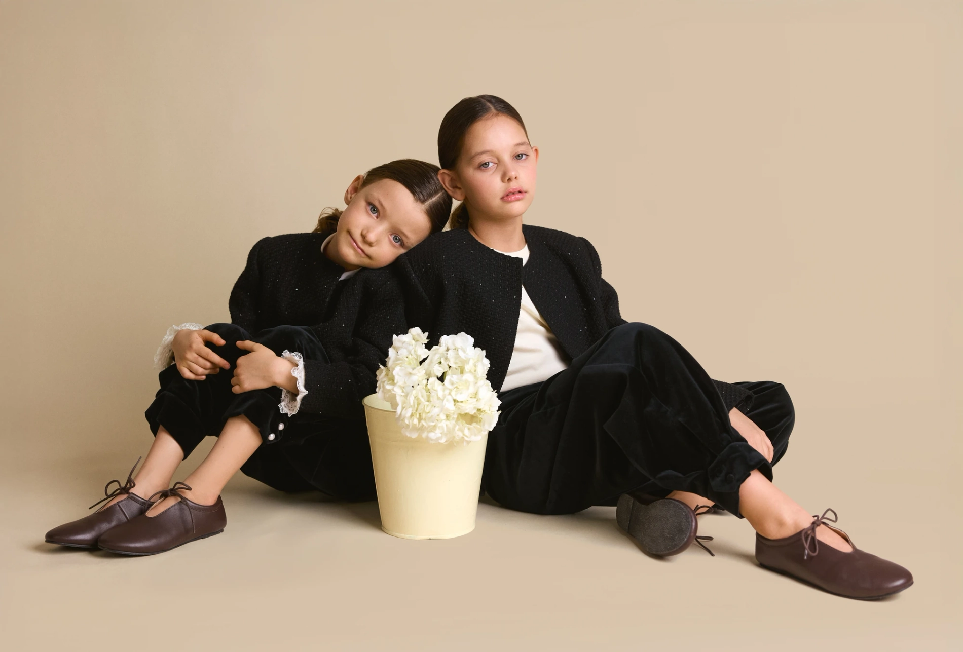 Жакет черный твид пайетки с манжетами