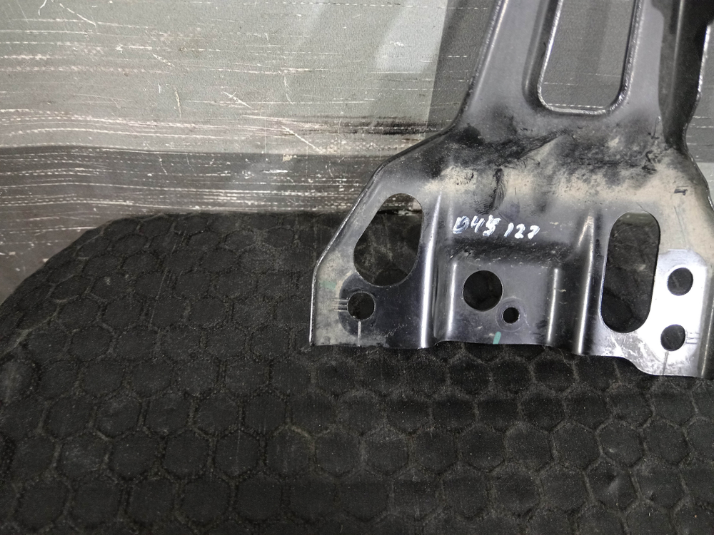 Кронштейн замка капота Geely Coolray 19-нв Б/У Оригинал 6600014077