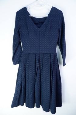 Платье Evrika плотное, визуально на 42 размер