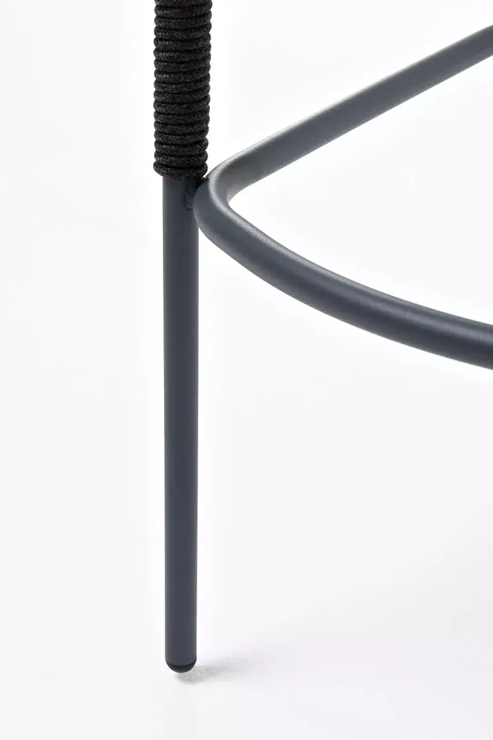 "Марсель" стул барный плетеный из роупа, каркас из стали серый (RAL7022) муар, роуп темно-серый круглый, ткань темно-серая 027