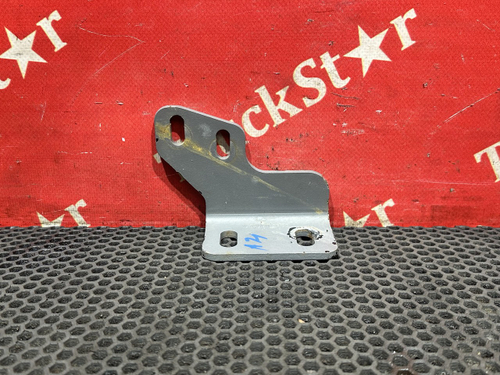 Кронштейн бампера переднего левый