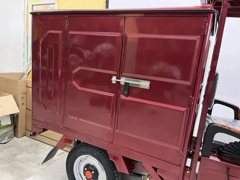 Электротрицикл грузовой Green Camel Тендер 3 (1500W 40км/ч) закрытый кузов, понижающая