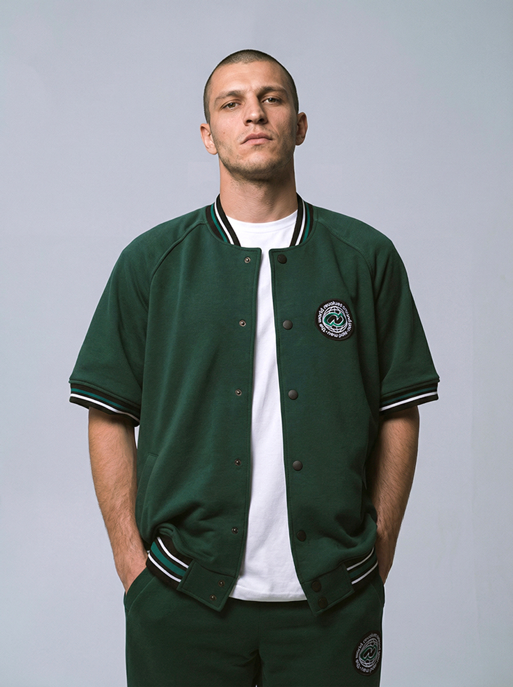 Бомбер с коротким рукавом от New Pole, зеленого цвета