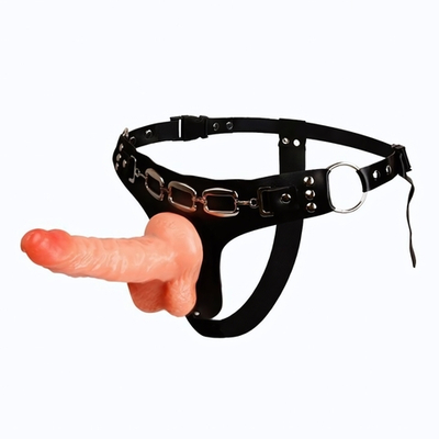 Реалистичный страпон на трусиках с заклепками - 15,7 см. (Цвет: телесный с черным)