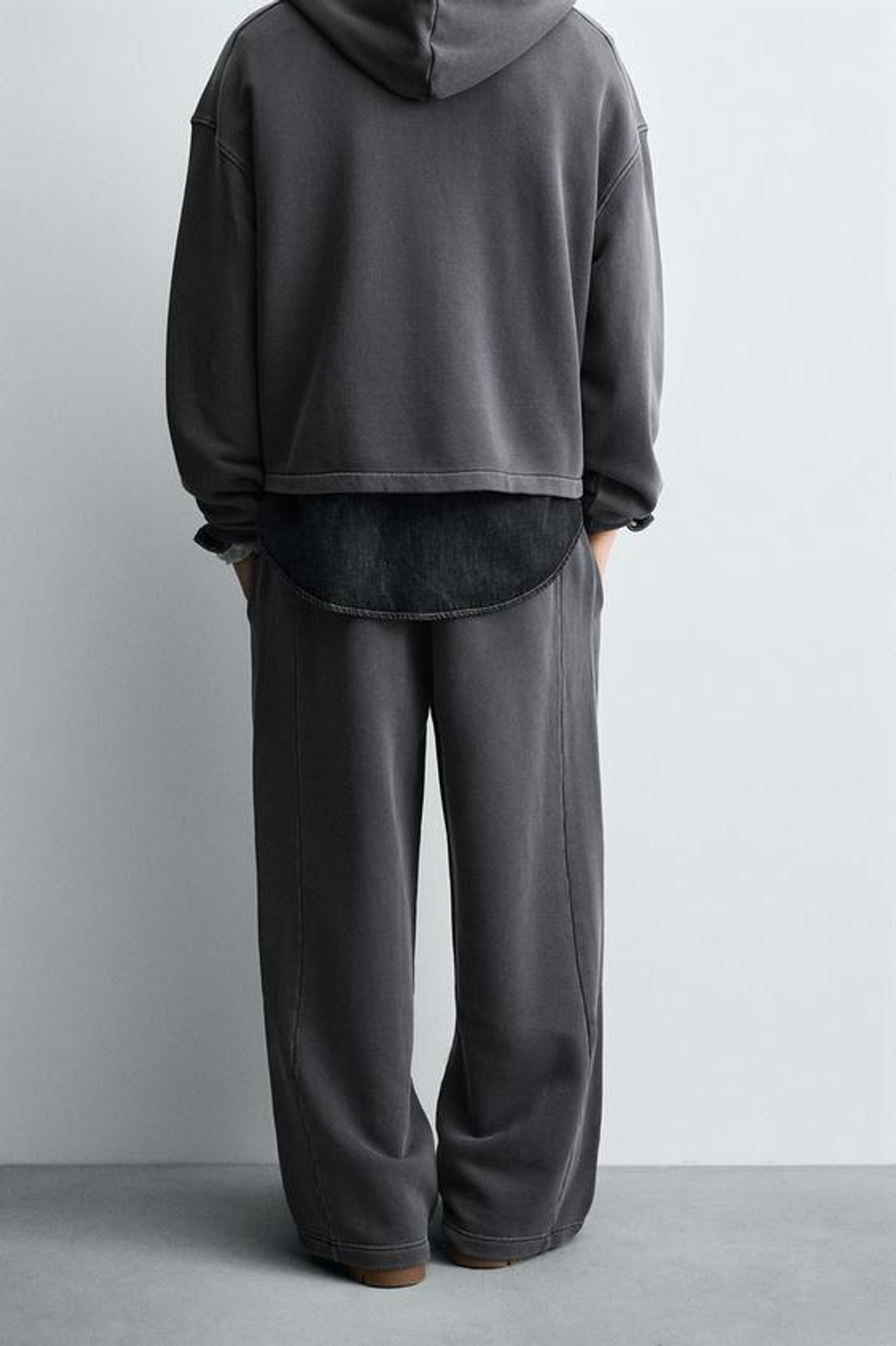 ZARA ДЖОГГЕРЫ WIDE FIT С ЭФФЕКТОМ ПОТЕРТОСТИ, АНТРАЦИТОВО-СЕРЫЙ