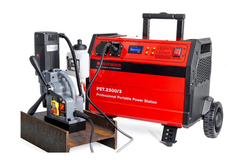 Тройная литий-ионная аккумуляторная батарея (портативная электростанция)