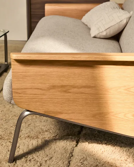 Двухместный диван Amsen, светло-коричневый с подлокотниками из шпона ореха