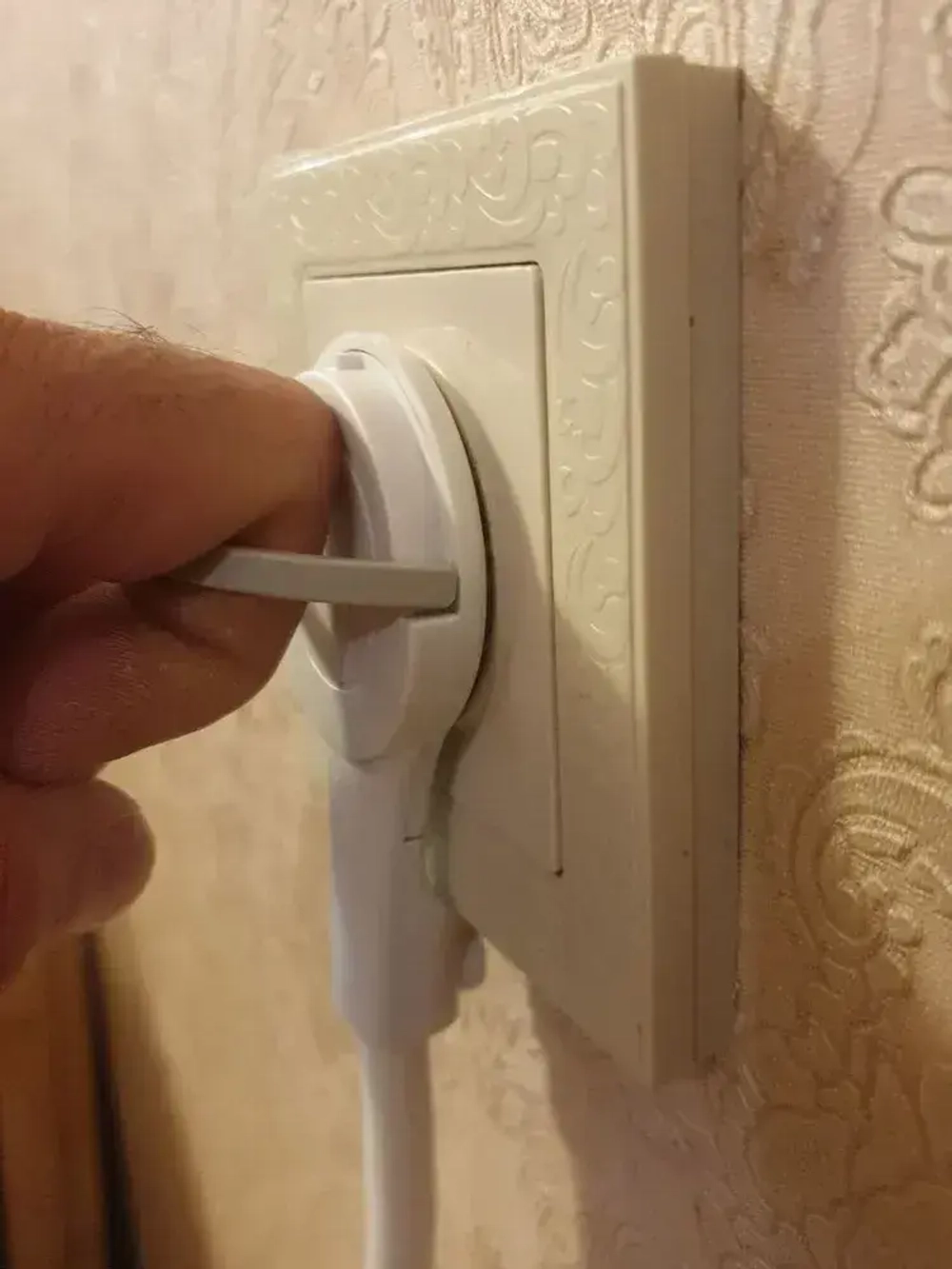 удлинитель бытовой 0,5метра с плоской потайной(за шкаф) вилкой