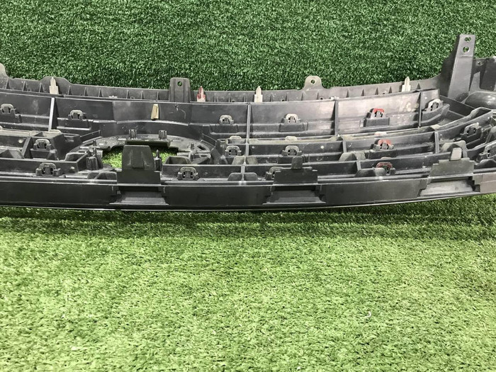 Решетка радиатора Toyota Land Cruiser 200 (2015-2021)