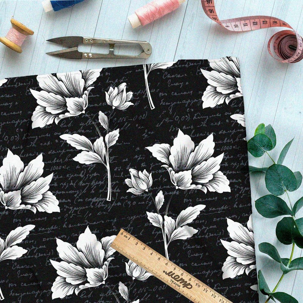 Ткань атлас скульптура цветов на чёрном фоне с надписями