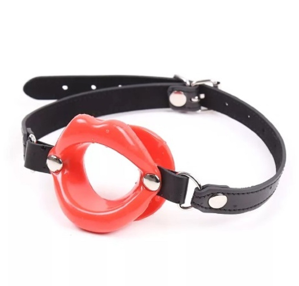 Кляп-расширитель в форме губ красный