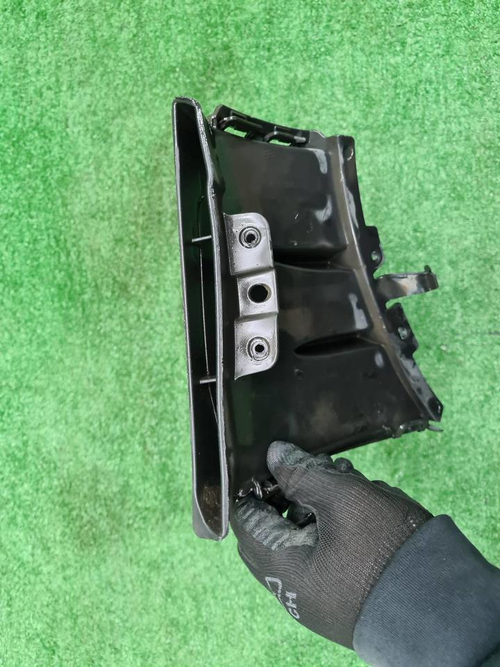 Воздуховод передний RH Mercedes E W213 (20-23) AMG