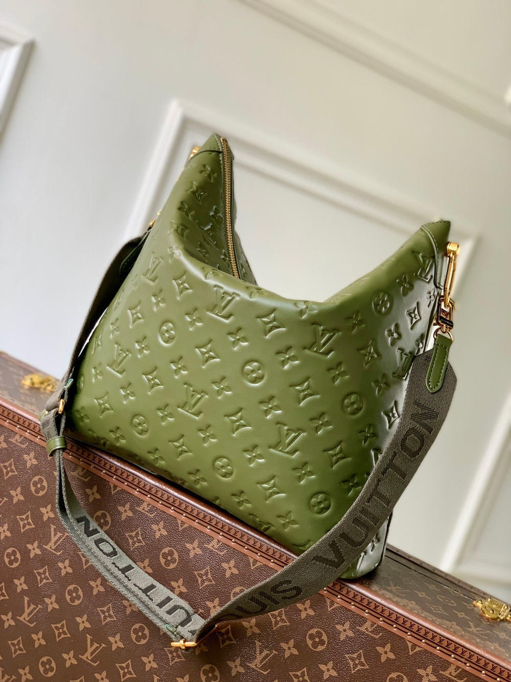 Louis Vuitton Coussin Hobo MM