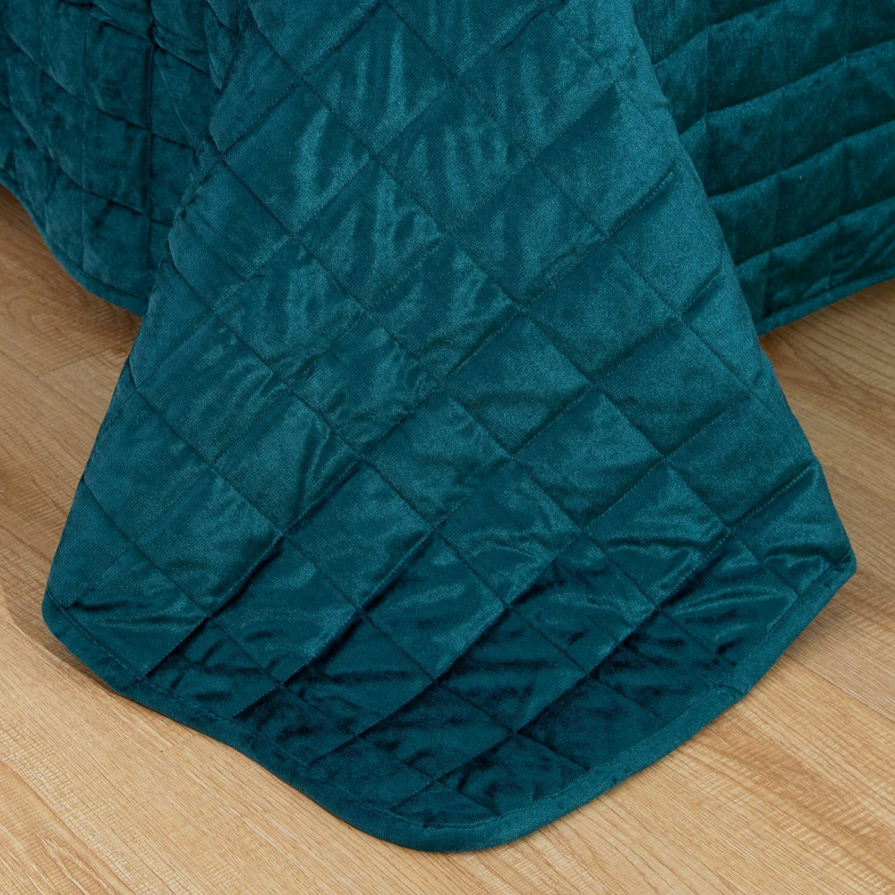 Велюровое покрывало в клетку и две наволочки OVL008