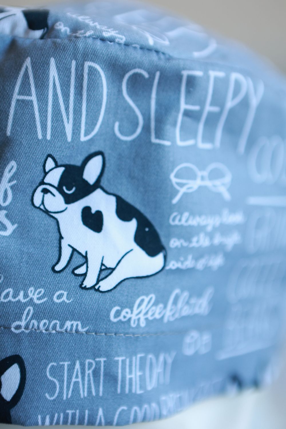 Медицинский колпак (Принт «Мопсы на сером»)