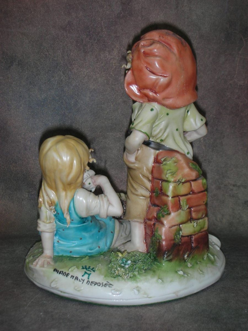 Статуэтка. Фарфор. Вот такая любовь. Capodimonte. Италия