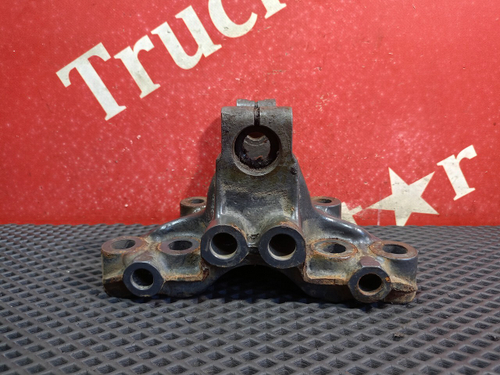 Кронштейн передней рессоры левый