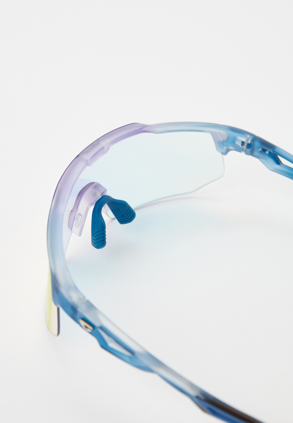 Спортивные очки GOG Loki / Matt Cristal Blue-Red / Photochromic Red Lens