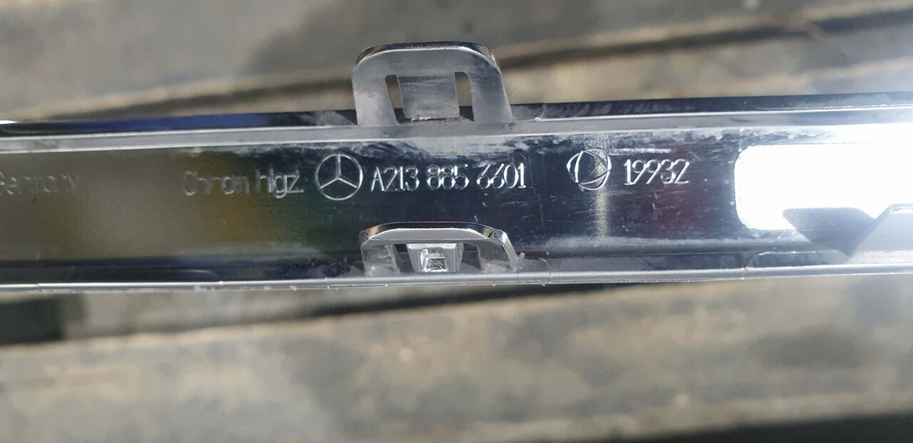 Молдинг заднего бампера Mercedes E-Class (W213)  Б/У Оригинал A2138856601