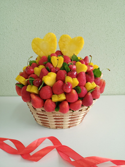 Фруктовый букет " Два сердца"
