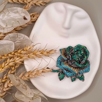 Брошь " Роза Гигантелла со стразами"