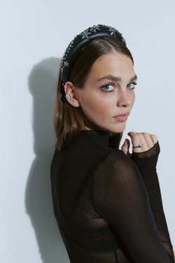 Объемный ободок с металлическими цветами