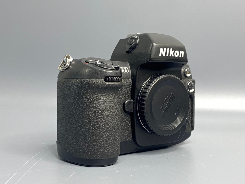 Nikon F100
