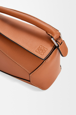 Loewe Мини-сумка Puzzle Edge из классической телячьей кожи, коричневый