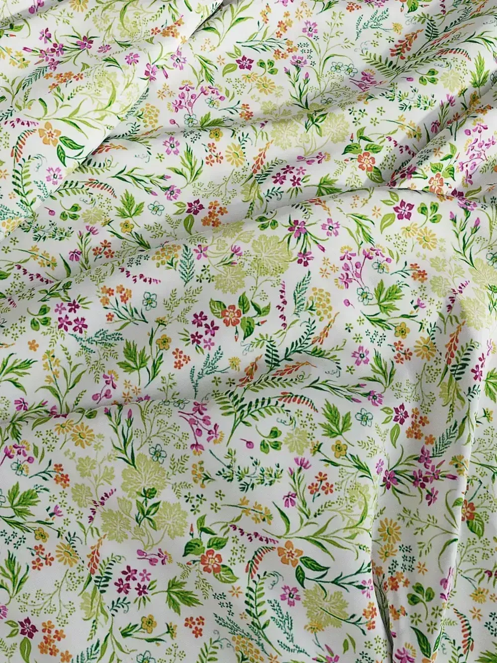 Декоративная наволочка с рюшами, оборками "Полевые цветы" 70х70 см, 1 шт, без молнии