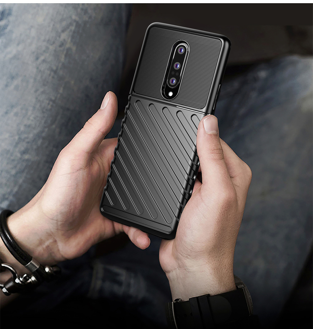 Защитный чехол черного цвета на OnePlus 8, серии Onyx от Caseport