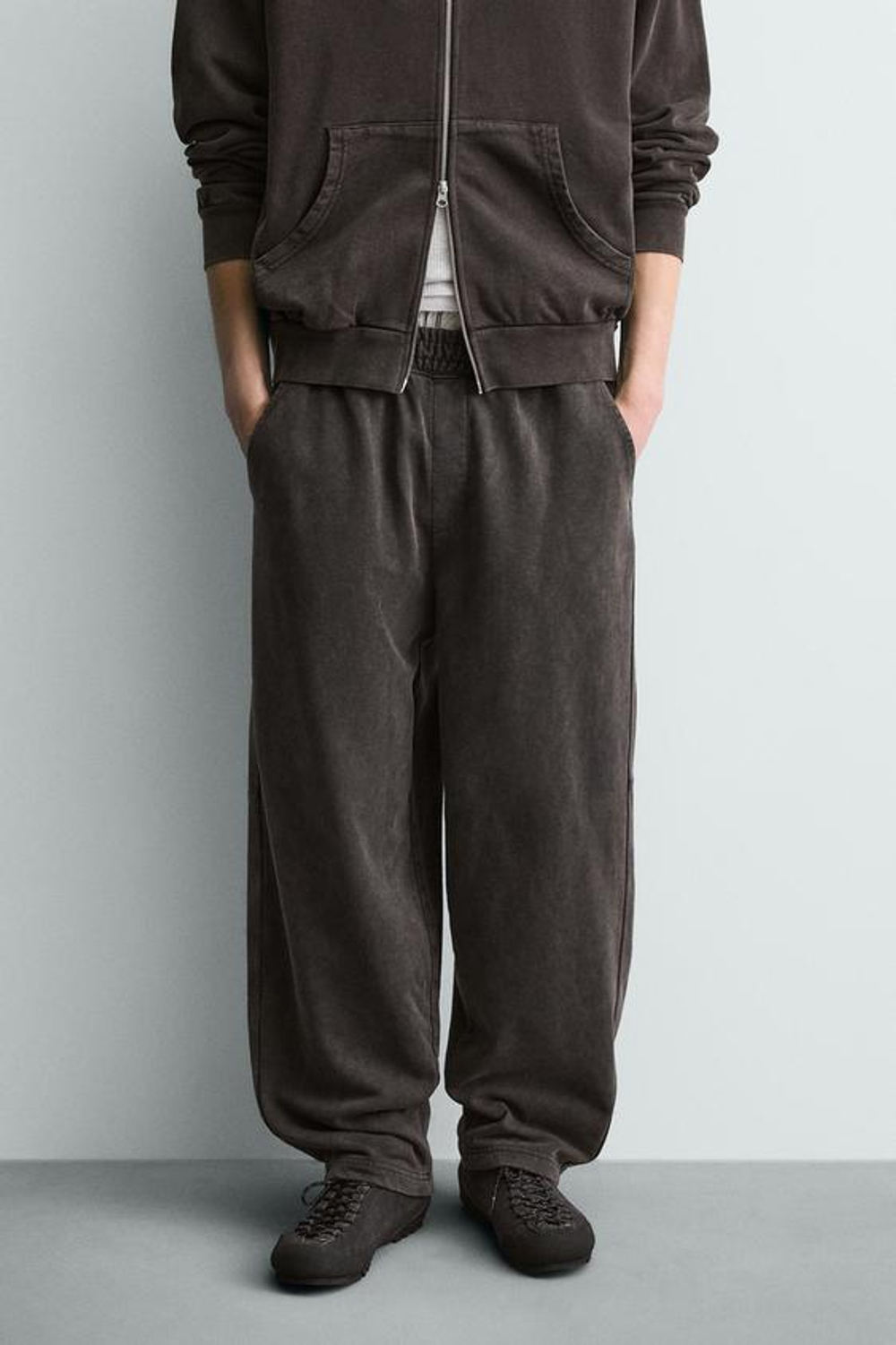 ZARA ДЖОГГЕРЫ BALLOON FIT С ЭФФЕКТОМ ПОТЕРТОСТИ, ТЕМНО-КОРИЧНЕВЫЙ