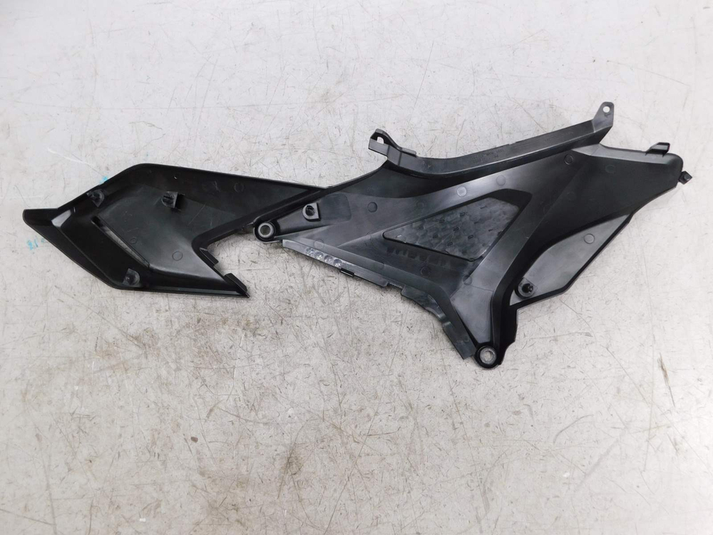 Пластик боковой правый Honda NC750X RH09 83511-MKW-D00