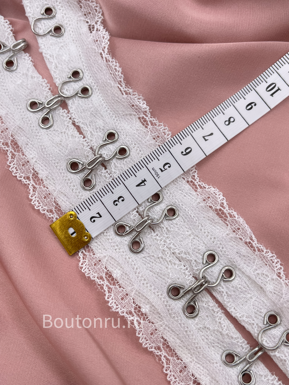 Тесьма с крючками кружево белая