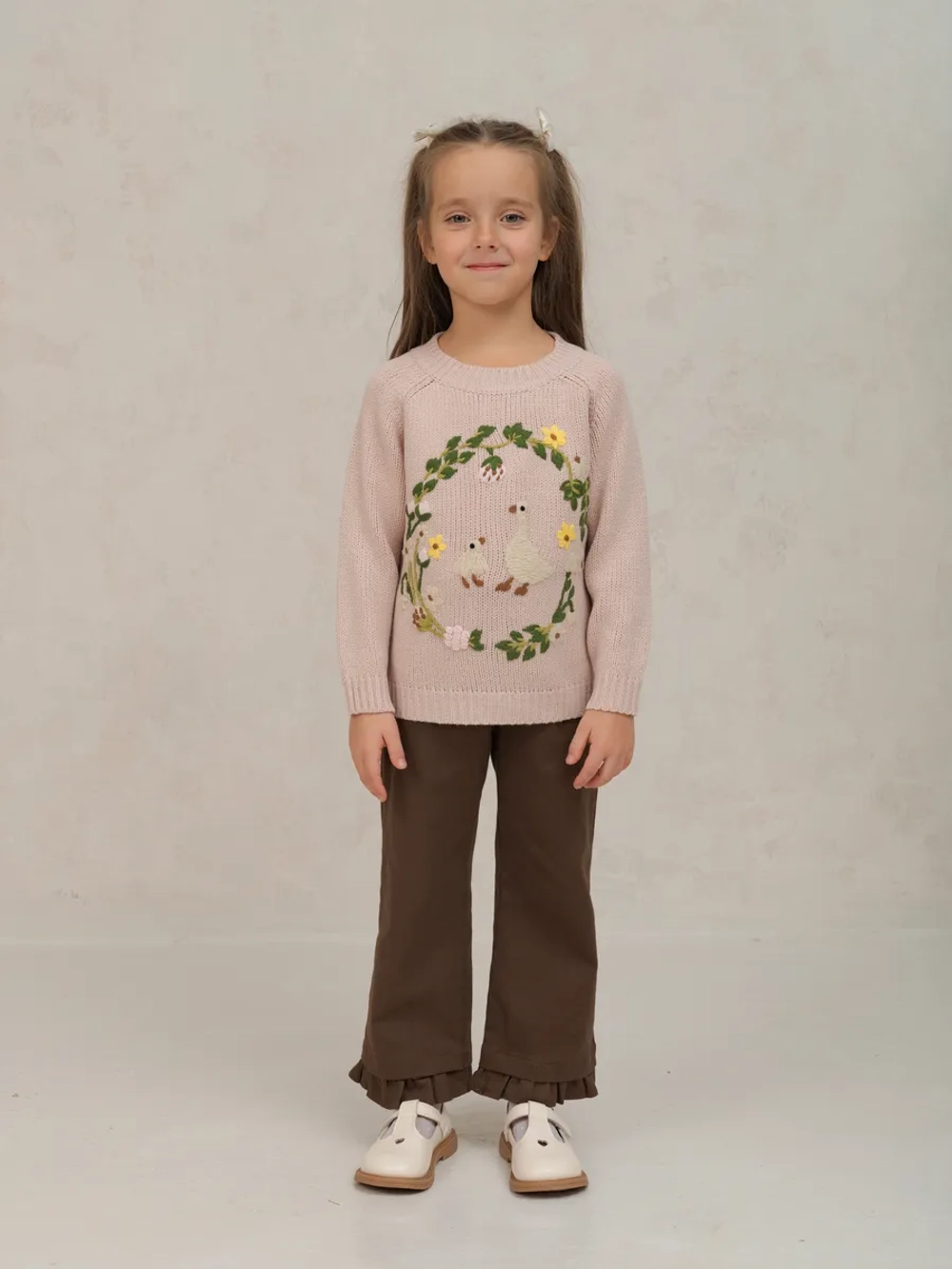 Джемпер вязаный для девочки с вышивкой