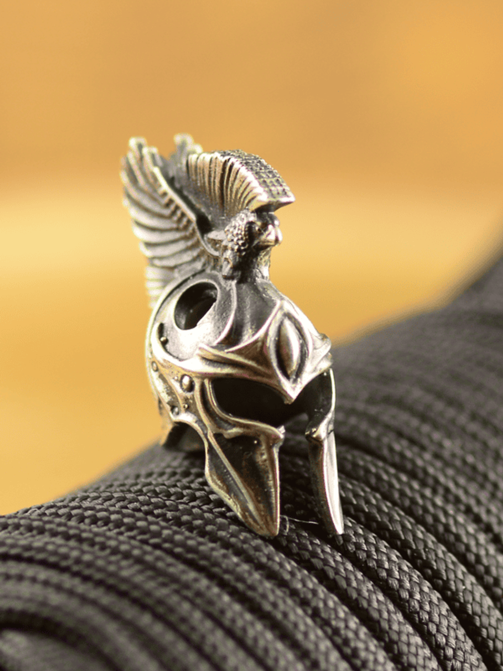 Бусина «Крылатый шлем» из нейзильбера