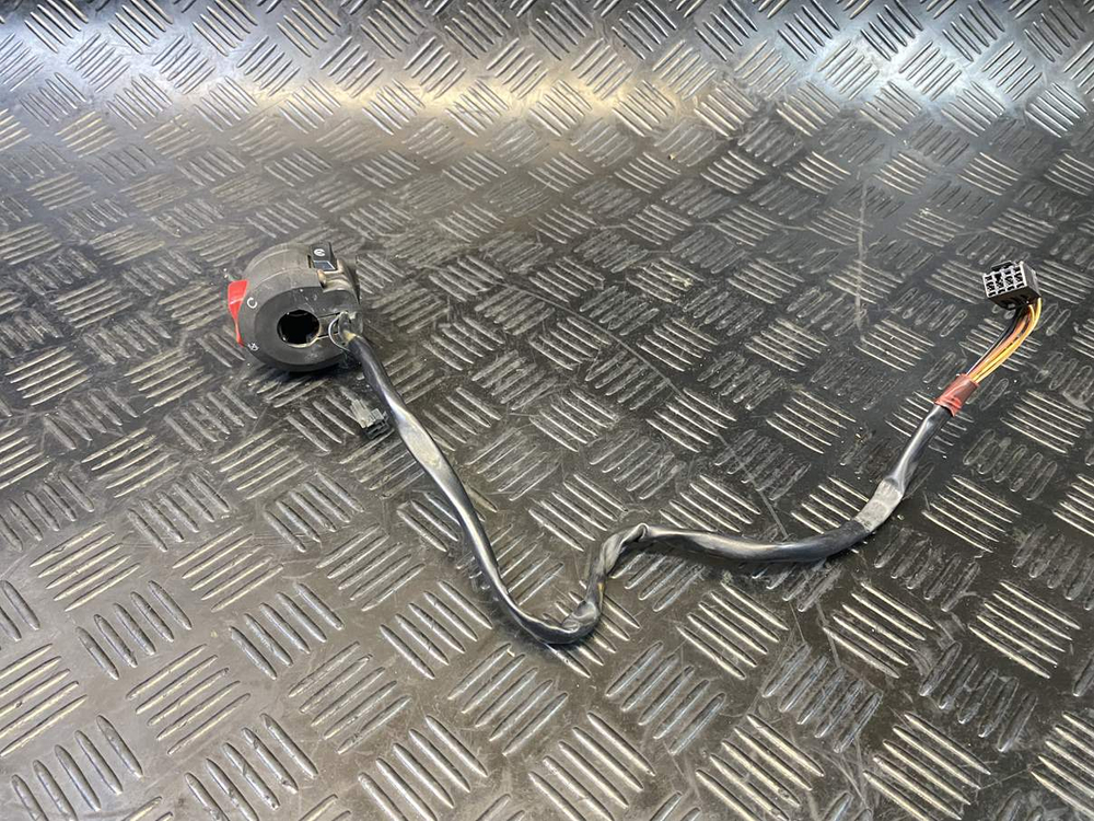 Пульт правый Suzuki GSR400 (GK7DA)