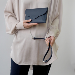 Сумка-клатч Florette из кожи теленка, синего цвета