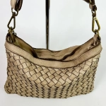 Женская сумка-клатч из натуральной кожи бежевого цвета