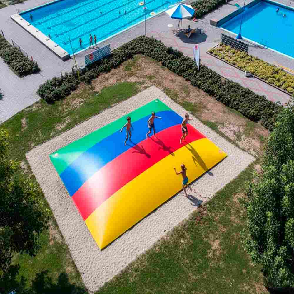 Надувная подушка «Мягкая гора» для установки в грунт, 9×9×2 м