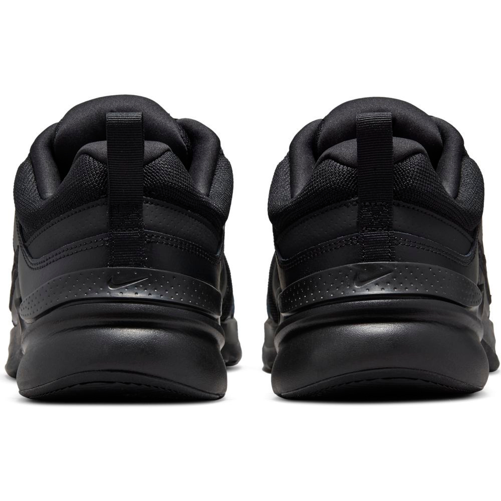 NIKE / Кроссовки