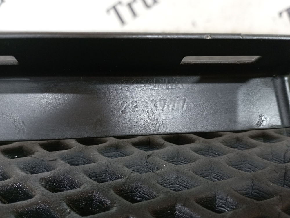 Кронштейн облицовки радиатора левый