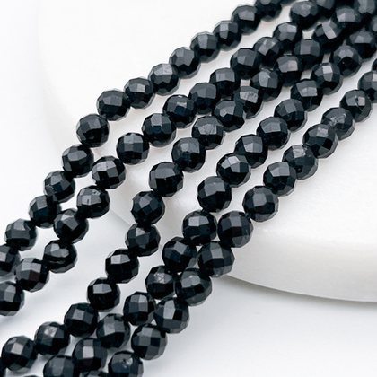 Шерл граненый бусины (черный турмалин), диаметр около 4,3-4,5 мм, цена за отрезок 19 см (1/2 нити)