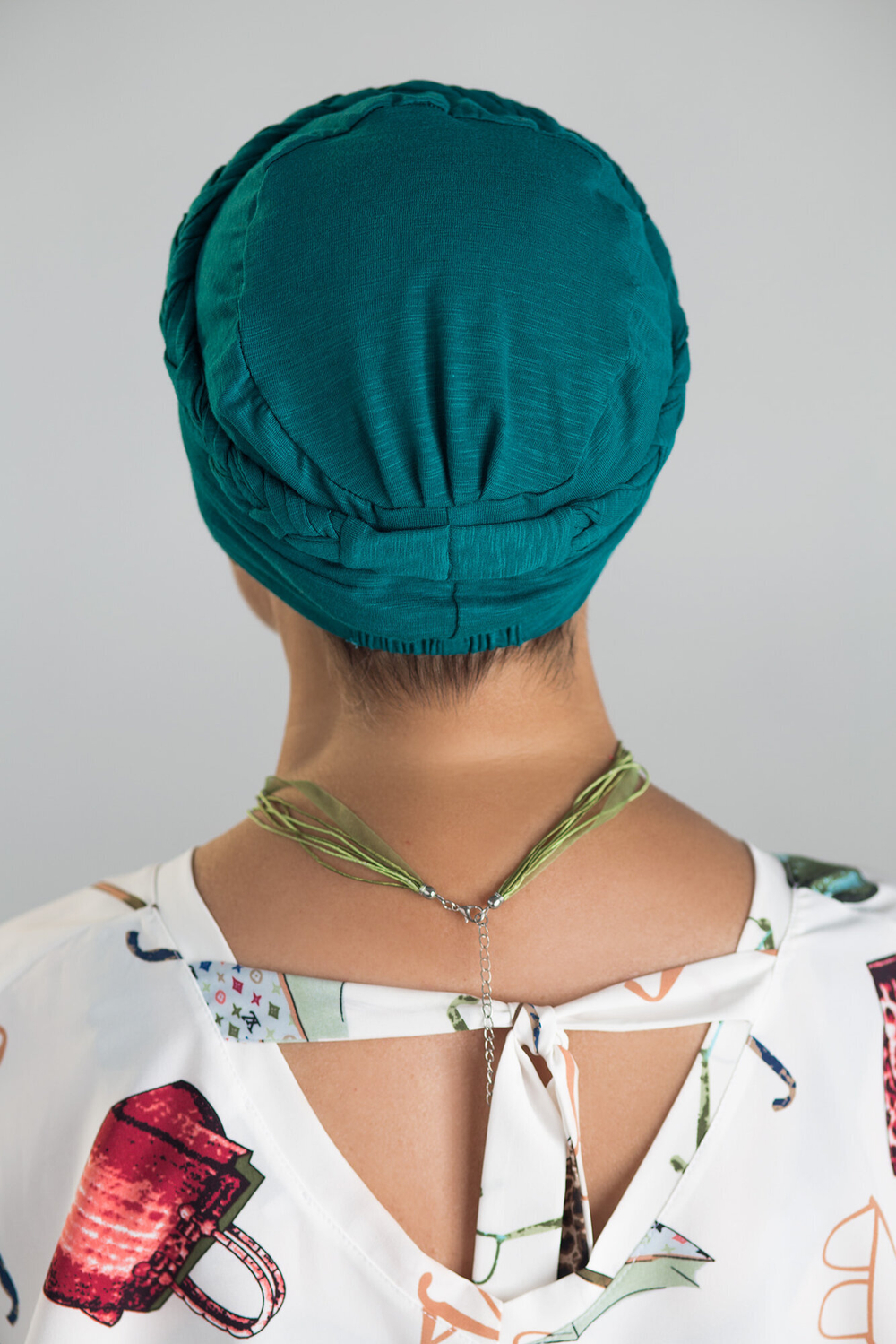 Шапочка КЛЭР с косичкой, тюрбан из хлопка, малахит Elza Meyger