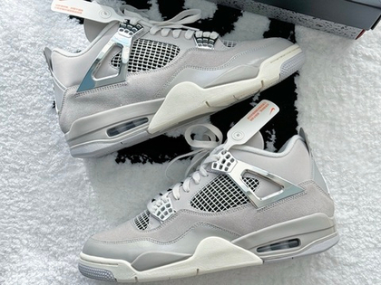 Air Jordan 4 WMNS Frozen Moments