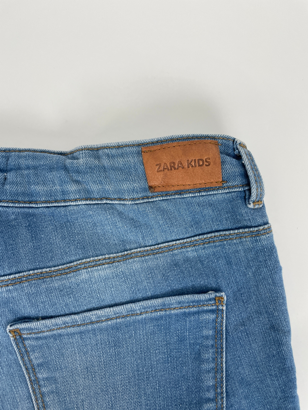 Джинсы Zara