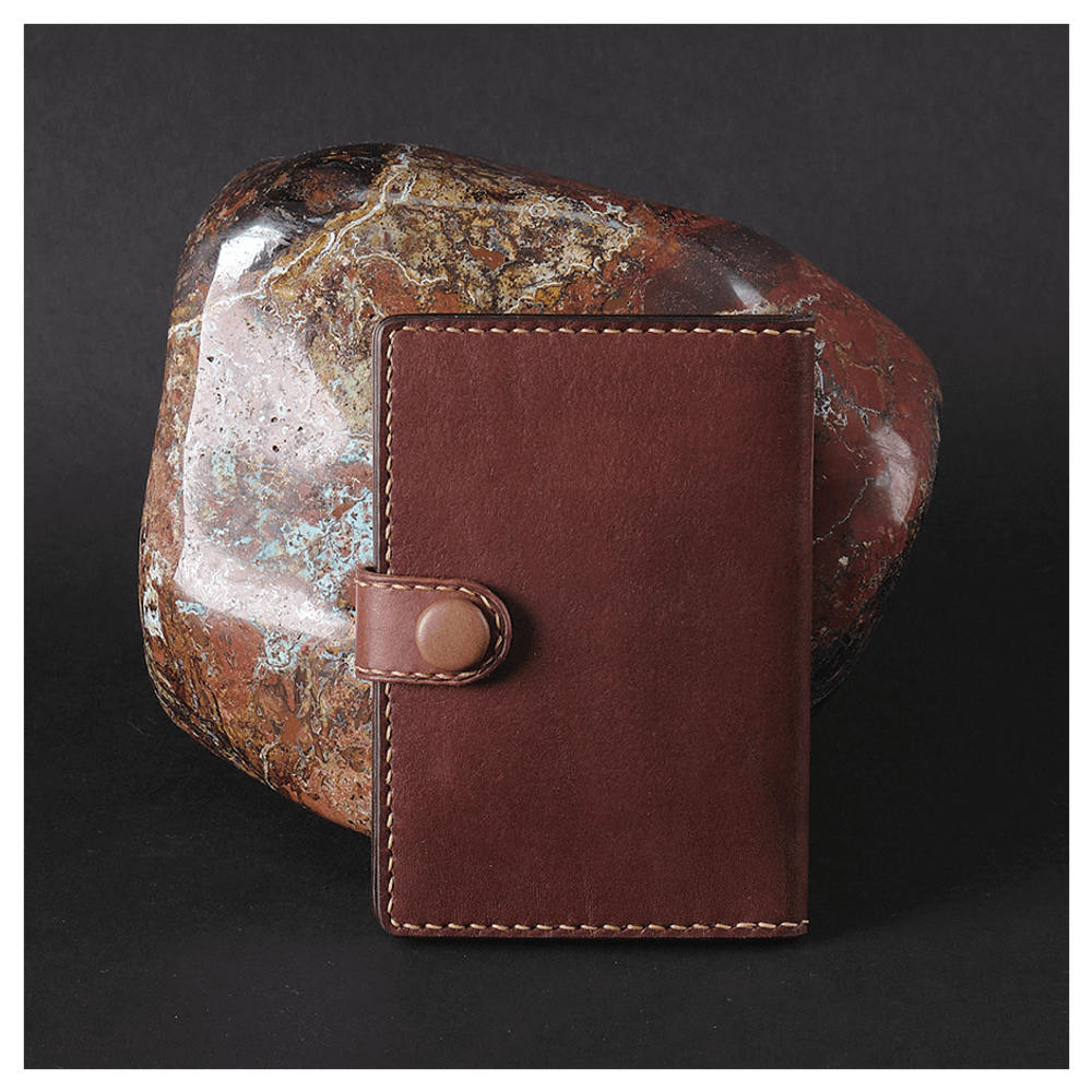 Кожаная обложка на паспорт «Медведь»